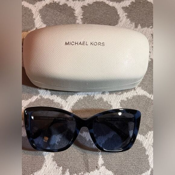 Michael Kors Blue NWT Sunglasses Full Inclusion 
Gorgeous blue/gray case box tag main image 7